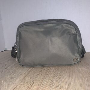 Lululemon Everywhere Belt Bag Sz 2L Olive Green Unisex Crossbody Fanny Pack